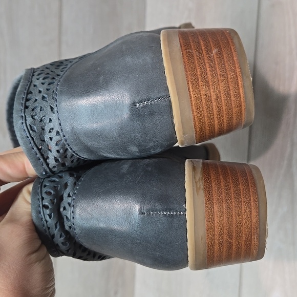 Comfortiva Women's Ankle Pillowtop Leather Memory Foam Boots Shoes Sz 7.5M - Picture 6 of 11